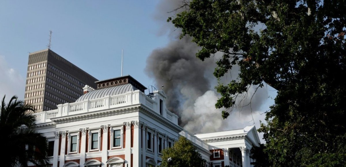 Afrique du Sud: incendie au Parlement au Cap