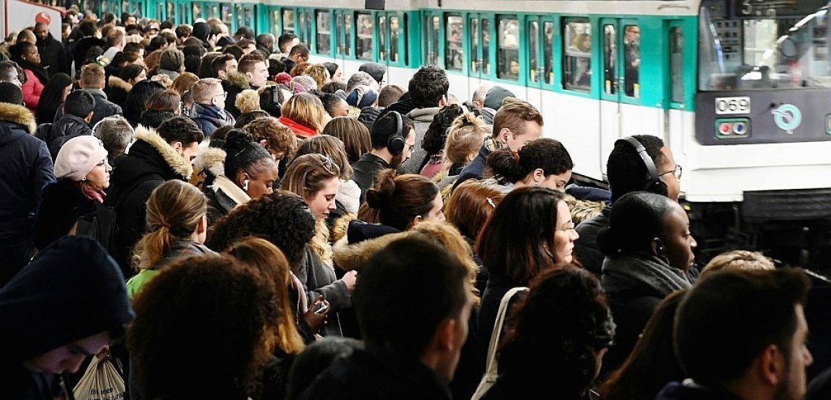 Grève à la RATP: trafic très perturbé vendredi, huit lignes de métro fermées