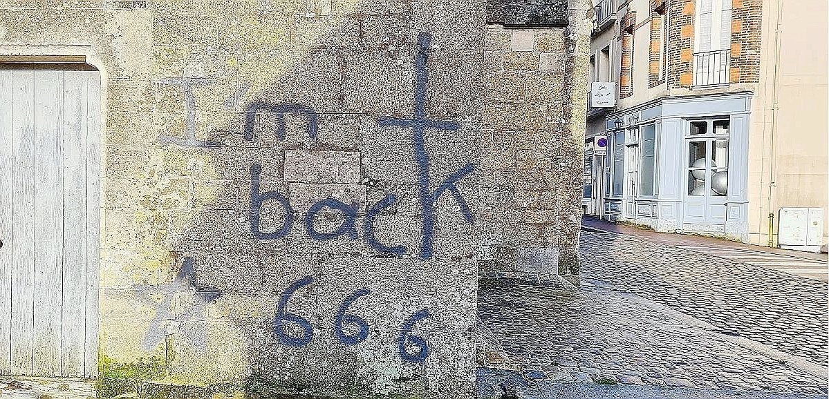 Manche. Des tags satanistes sur la cathédrale de Coutances, une plainte déposée