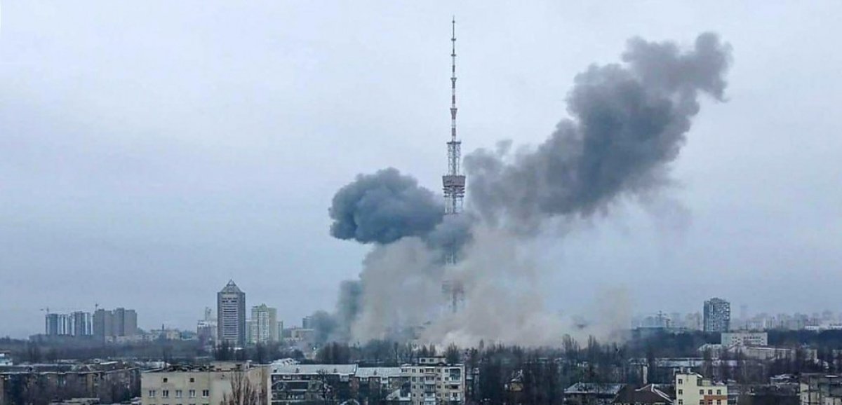 Frappe russe contre la tour de télévision à Kiev, la diffusion interrompue