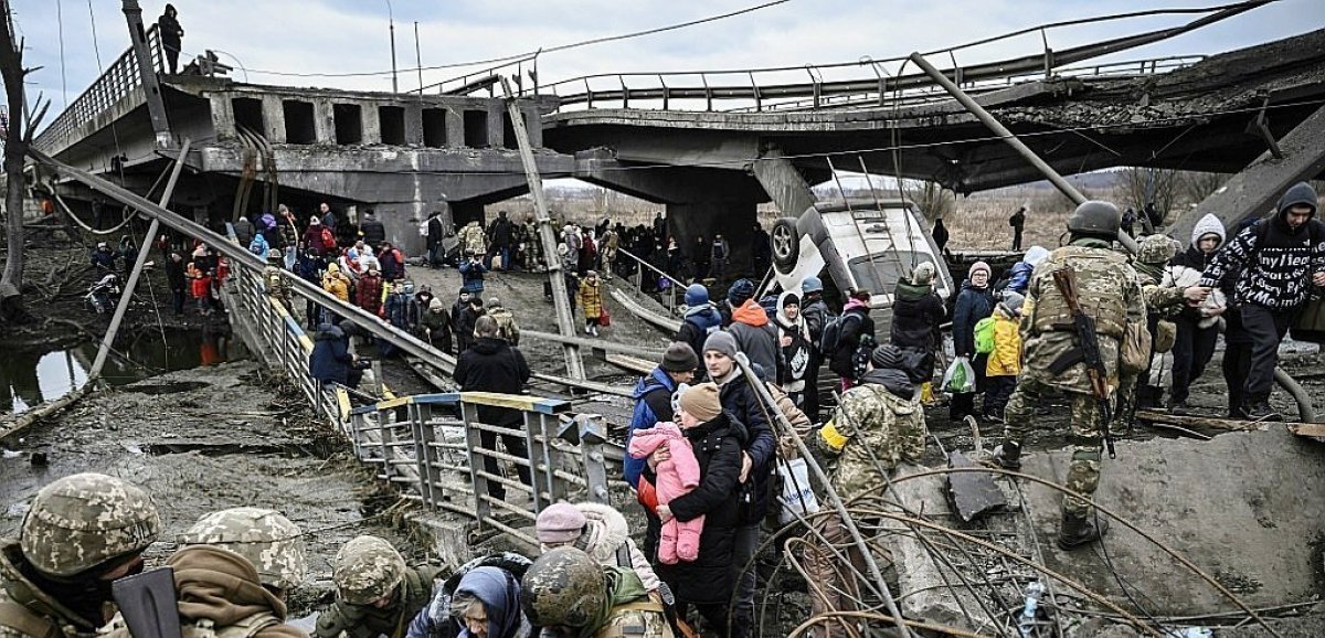 L'exode à l'ouest de Kiev pour échapper aux bombardements russes