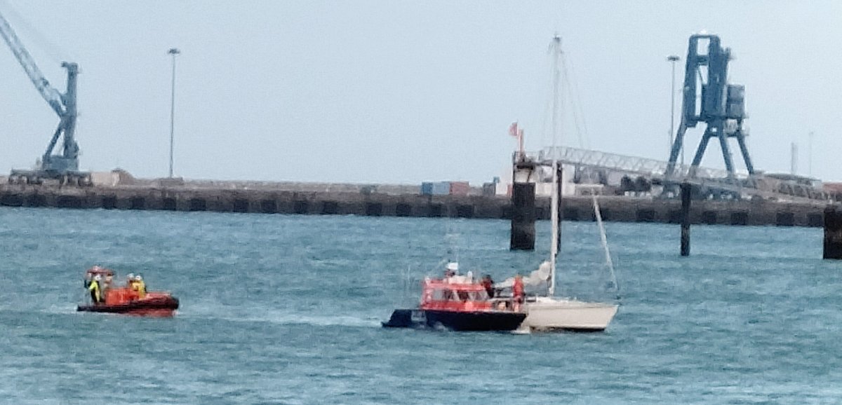 Cherbourg-en-Cotentin. Trois containers tombés à la mer, remorqués jusque dans la rade