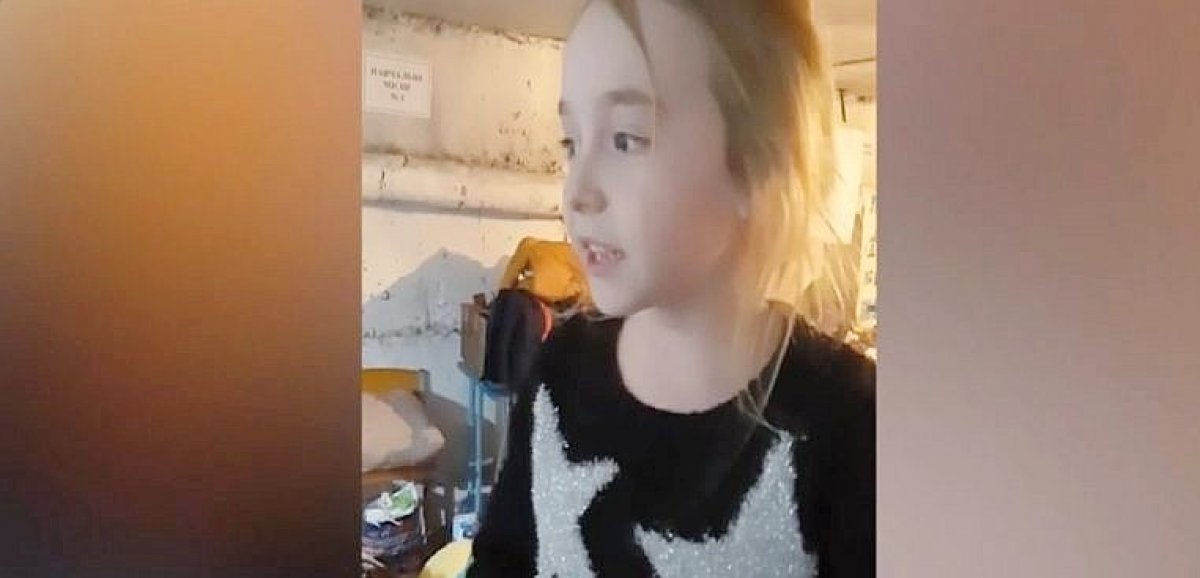 Insolite. Une jeune Ukrainienne chante "Libéré, délivré" dans un bunker