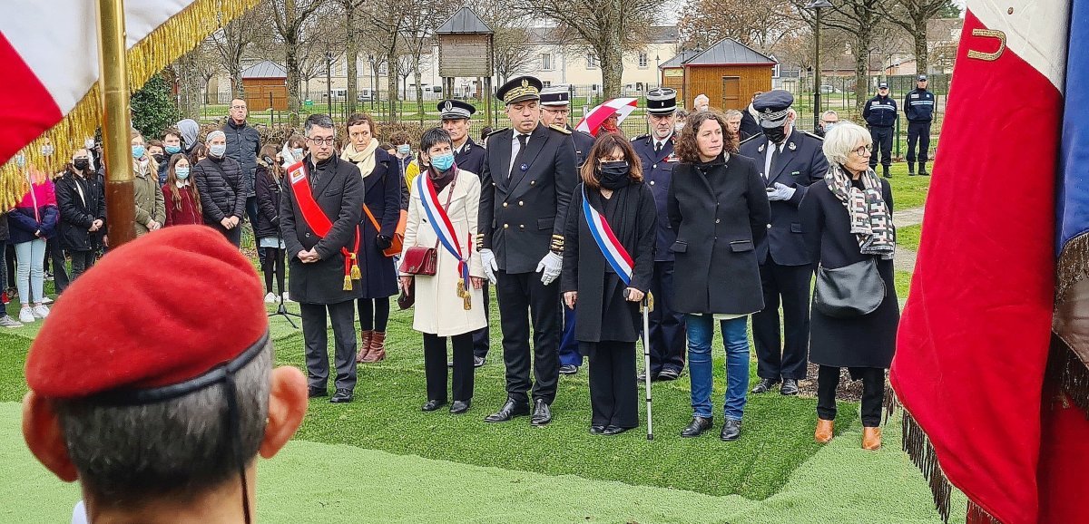 Hommage aux victimes du terrorisme. "Une journée contre les forces obscures", décrit le maire d'Alençon