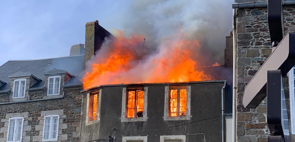 En questions. Incendie à Granville : "En centre historique, l'accès est difficile pour les pompiers"