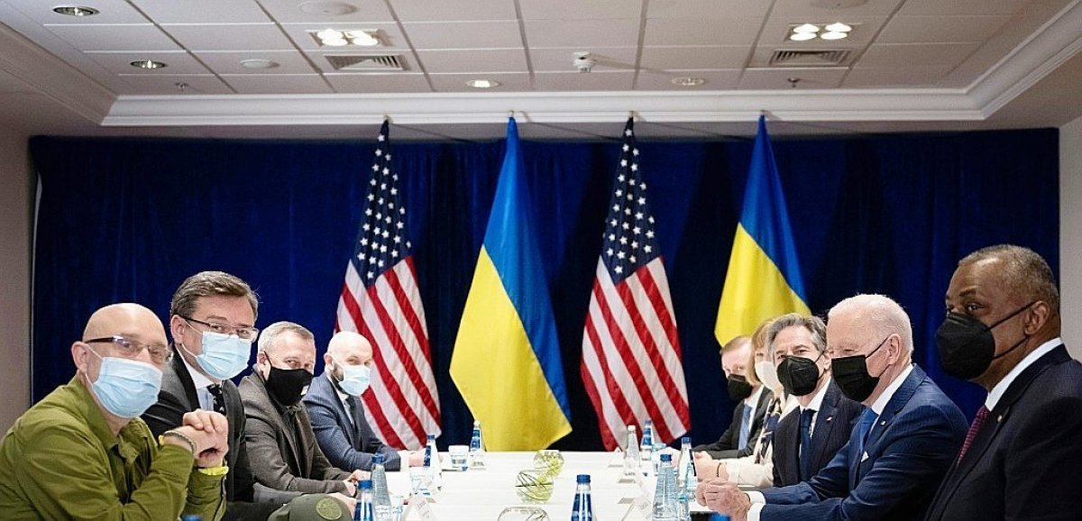 Biden rencontre des ministres ukrainiens en Pologne, Moscou se recentre sur le Donbass
