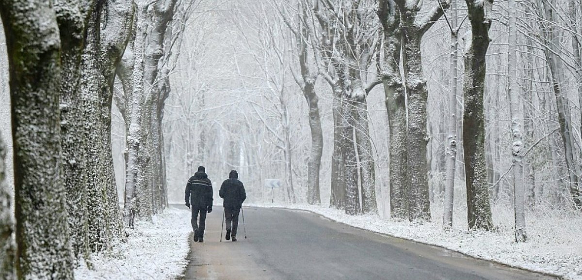Inhabituelle neige de printemps dans une vingtaine de départements: circulation perturbée