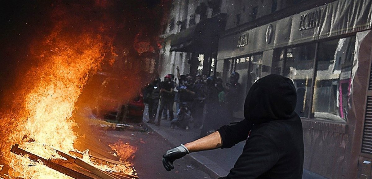 1er mai: incidents à Paris, arrestations à Istanbul