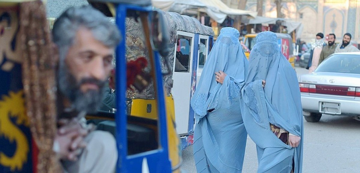 Afghanistan: le chef suprême ordonne aux femmes de porter la burqa en public