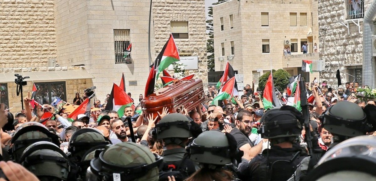 Tollé après la charge de la police israélienne aux funérailles de Shireen Abu Akleh