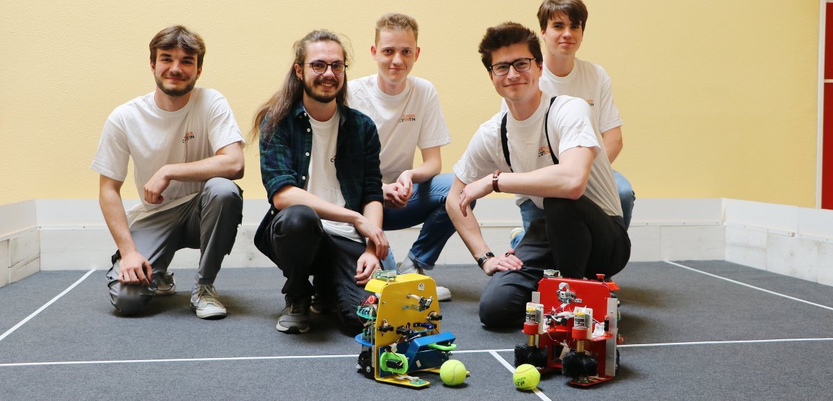 [Vidéo]. Cinq étudiants cherbourgeois à un concours de robots