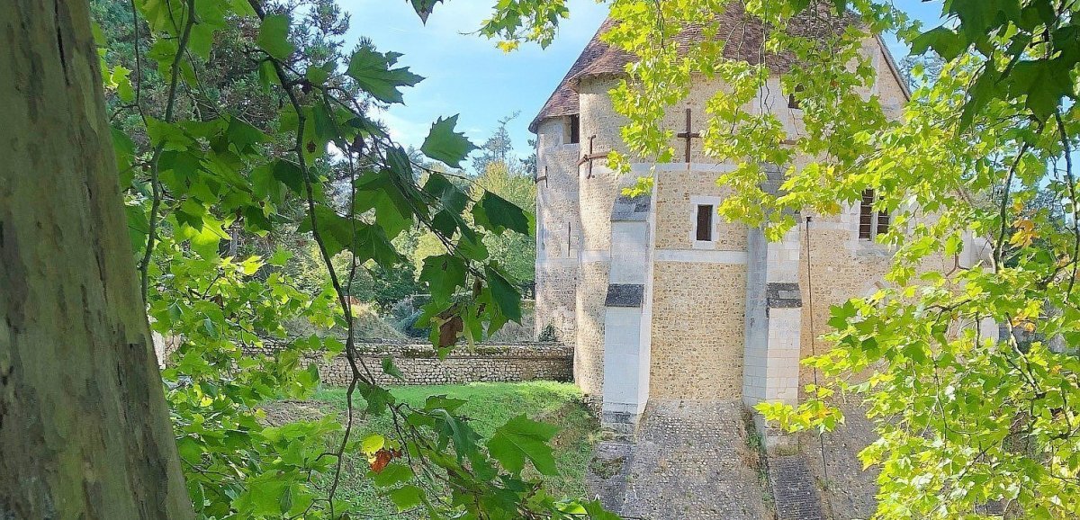 Harcourt. Une forteresse médiévale nichée dans un jardin aux arbres bicentenaires
