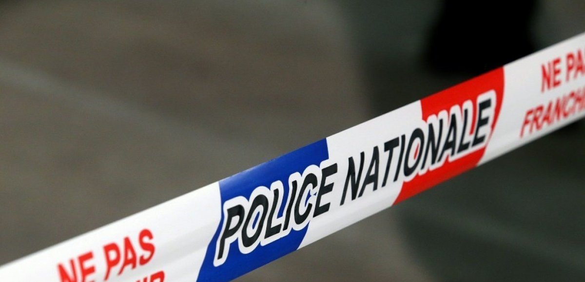 Tirs policiers après refus d'obtempérer près de Lyon: un mort et un homme entre la vie et la mort