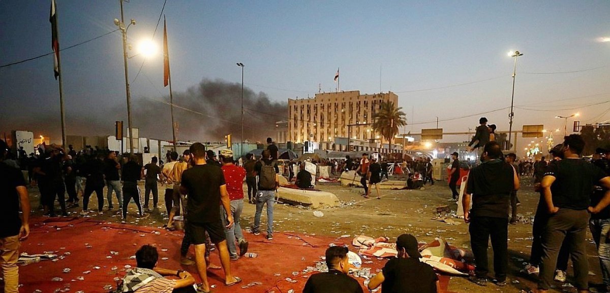 La Zone Verte de Bagdad sombre dans le chaos: douze morts