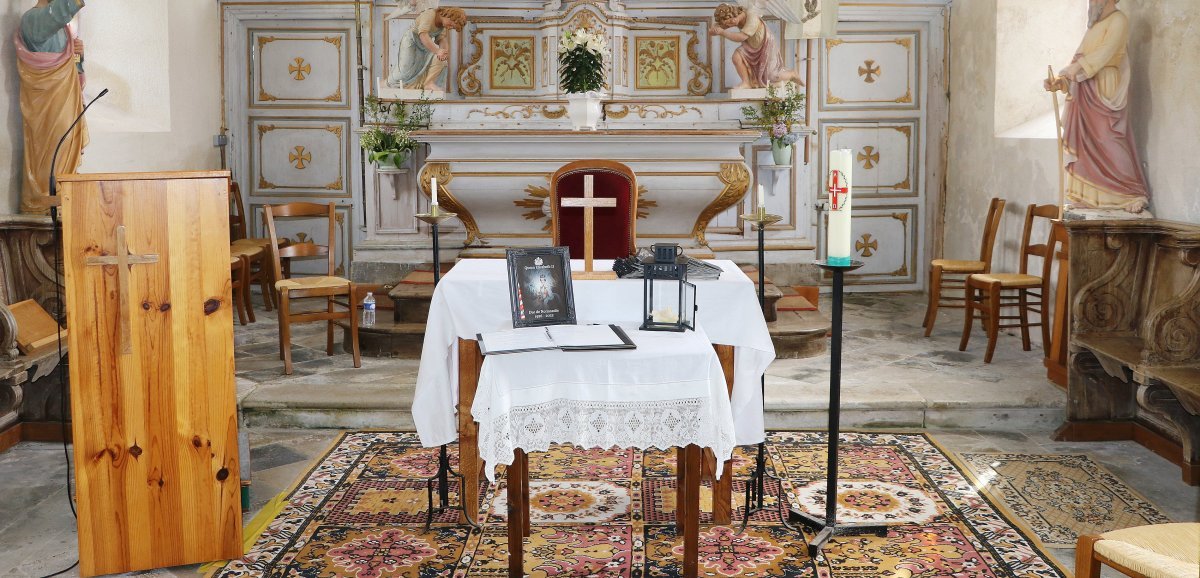 Gratot. L'église anglicane ouvre un livre de condoléances