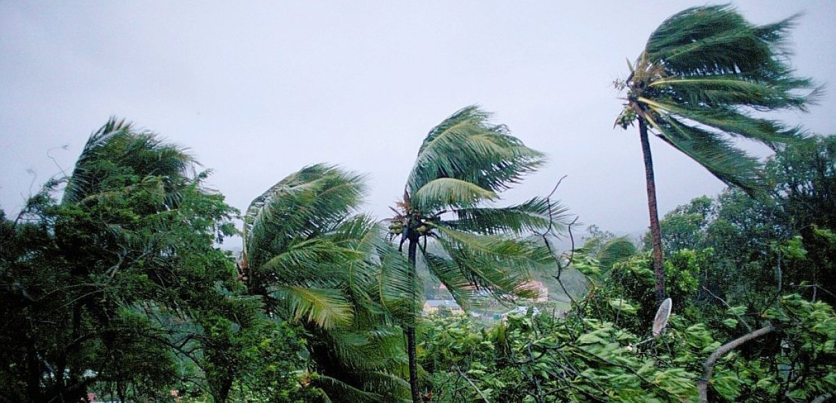 La tempête Fiona traverse la Guadeloupe, premières inondations