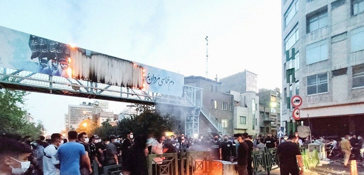 Iran: 35 morts dans la répression de manifestations qui ne faiblissent pas