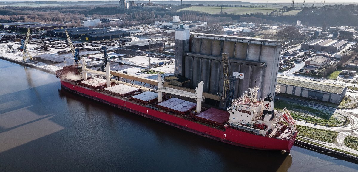 Record. Un bateau transportant 24 200 tonnes de blé dans le port de Caen-Ouistreham