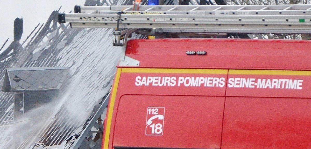 Près de Rouen. Les flammes sortaient de la toiture : deux maisons détruites par un incendie