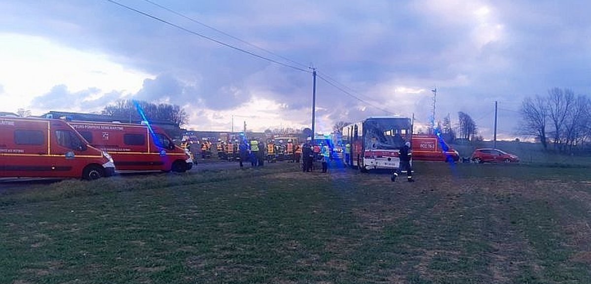 Près d'Étretat. Une collision entre un bus et une voiture fait quatre blessés dont deux graves