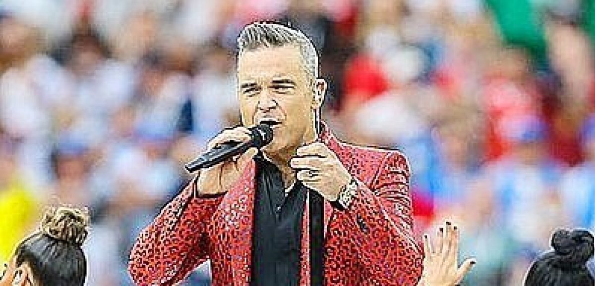 Musique. Pendant son concert à Paris, Robbie Williams fait monter des fans sur scène