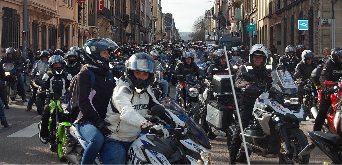 [Photos] Rouen. Des centaines de motards se sont réunis pour manifester contre la ZFE
