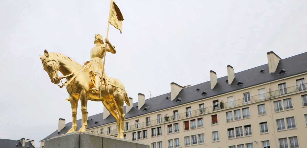 [Vidéo] Caen. Flamboyante, la statue Jeanne d'Arc retrouve la place de la Résistance