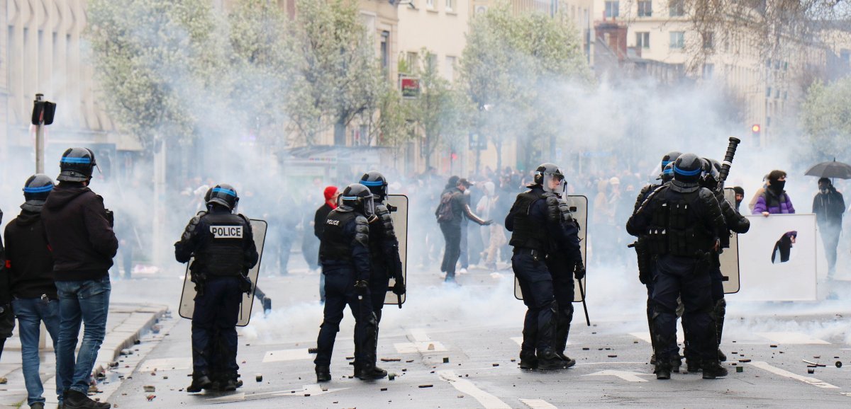 Réforme des retraites. Affrontements après la manifestation à Caen : "1 500 à 2 000 casseurs violents"