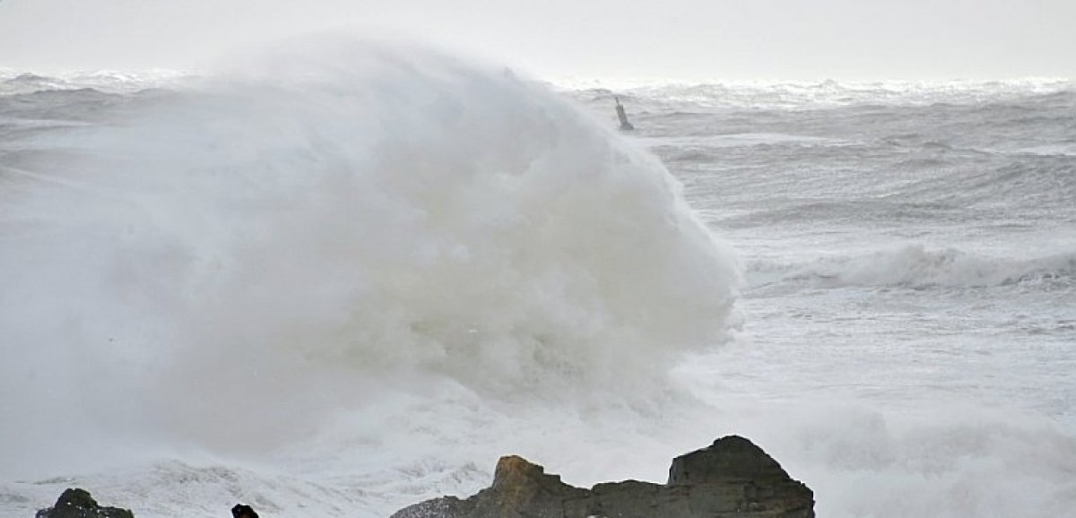 Tempête Mathis. Des vents jusqu'à 125 km/h sur le littoral de la Manche