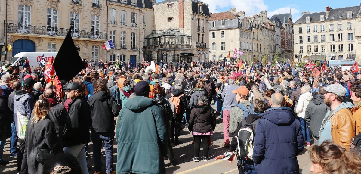 Caen. Un cortège sauvage se forme en marge de la manifestation contre la réforme des retraites
