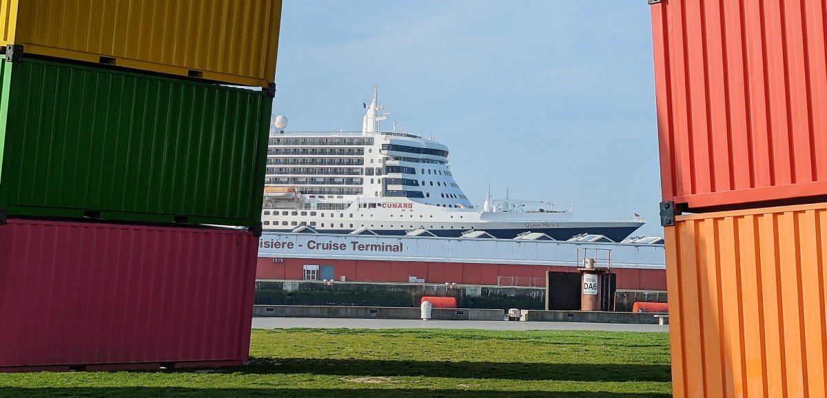 Le Havre. Le Queen Mary 2 en escale avant de partir vers New York