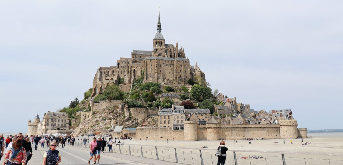 Affluence au Mont-Saint-Michel. Des jauges de visiteurs pour cet été ? Le maire Jacques Bono est contre