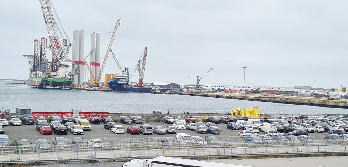 [Photos] Cherbourg. Au port, l'activité industrielle redémarre sur les chapeaux de roues grâce aux éoliennes