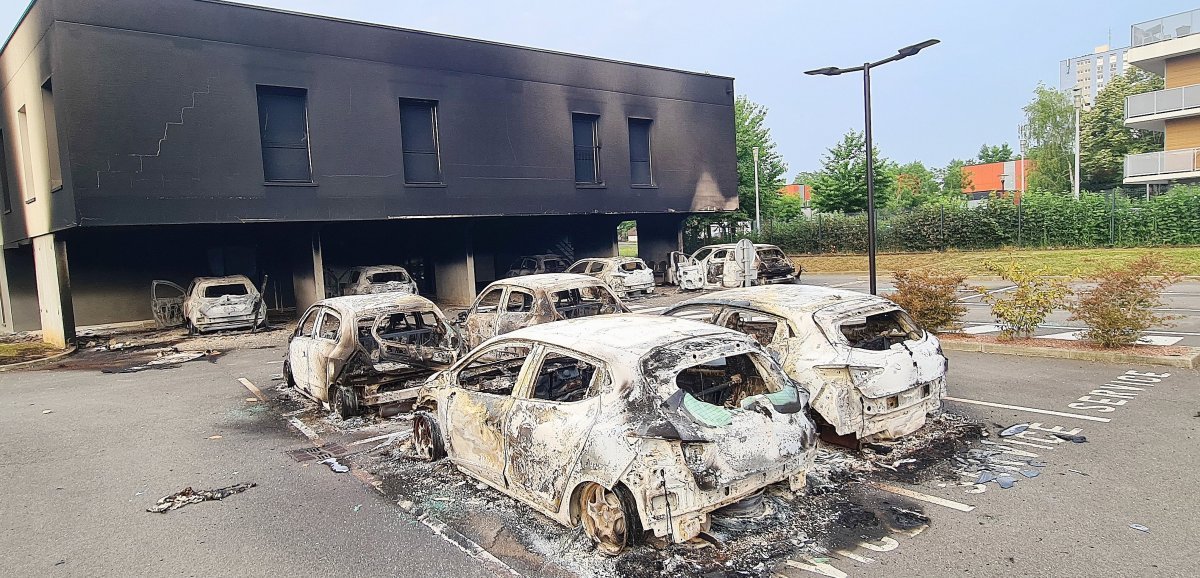[Photos] Alençon. Mort de Nahel : les locaux d'une association dévastés par un incendie à Perseigne