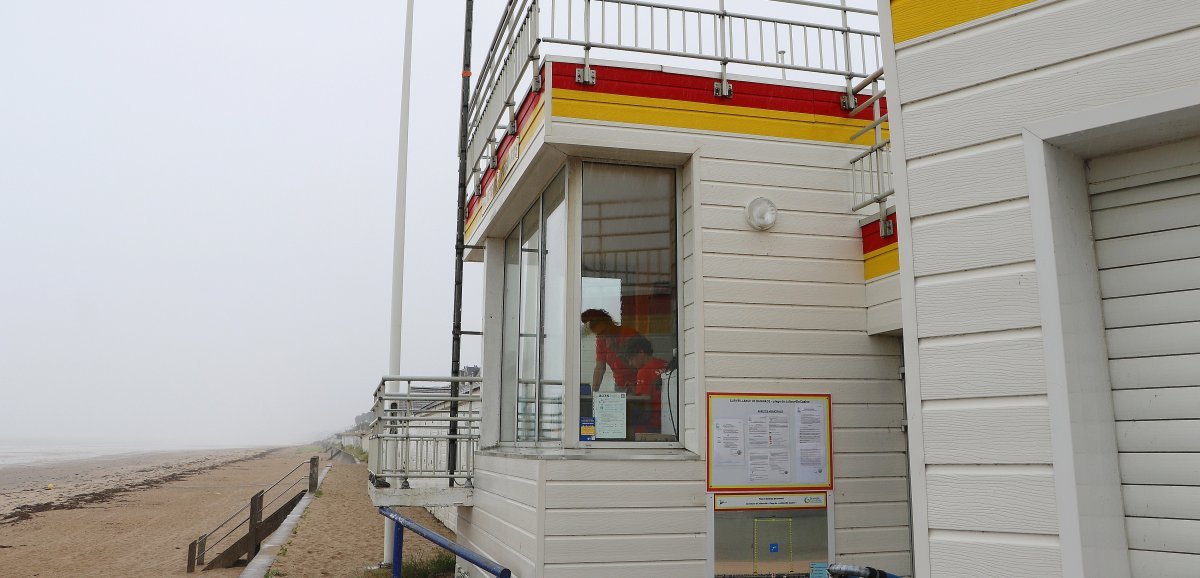 Surveillance des plages. Une matinée type dans un poste de secours de la SNSM à Jullouville