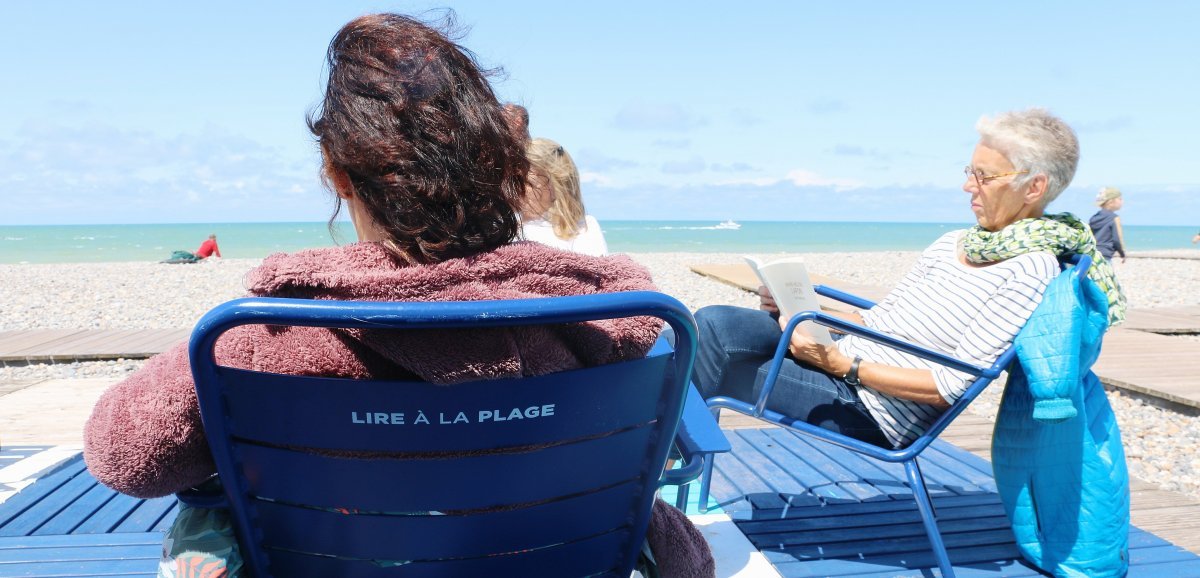 Dieppe. "Il y a de tout et pour tous les âges" : Lire à la plage, un dispositif gratuit qui séduit