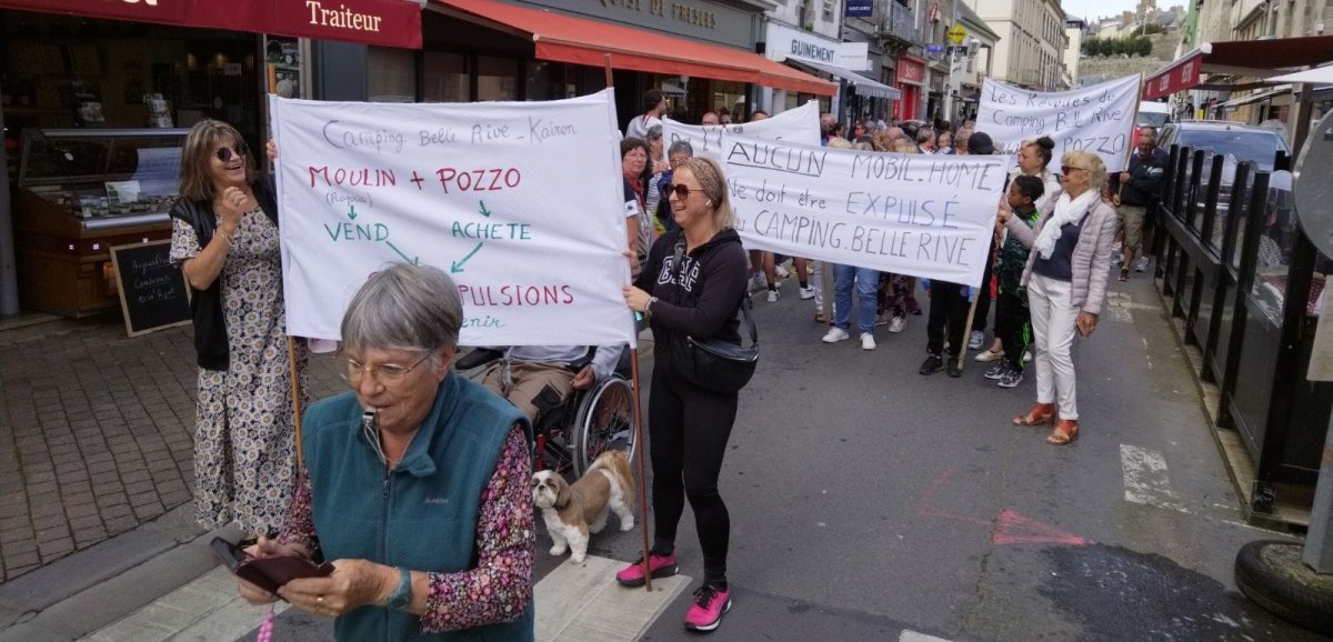 Saint-Pair-sur-Mer. 200 personnes manifestent contre la vente de leur camping