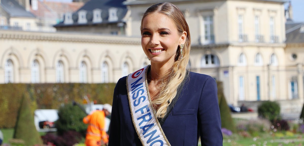 Foire internationale de Caen. Amandine Petit, Miss France 2021, en dédicaces ce vendredi après-midi