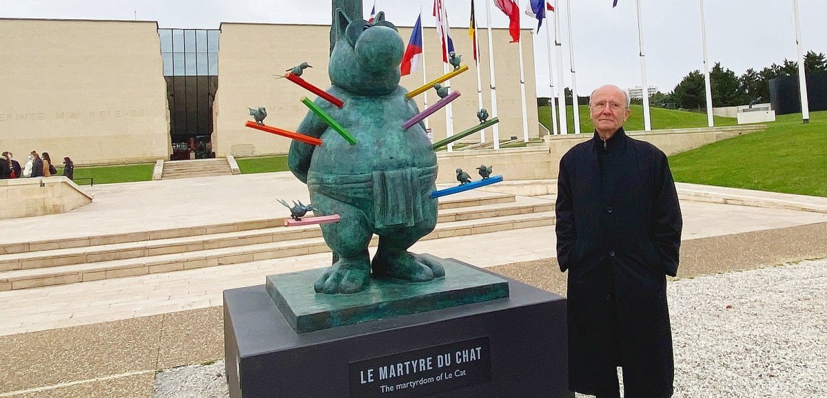 Caen. La sculpture "Le Martyre du Chat" de Geluck s'installe définitivement devant le Mémorial