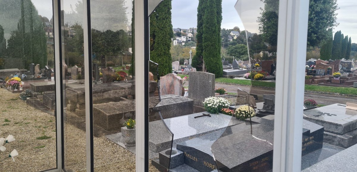 Saint-Lô. Une quinzaine de tombes dégradées au cimetière