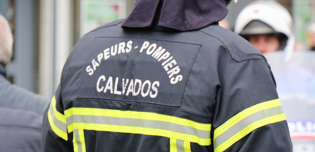 Insolite. Ces pompiers du Calvados font une promotion pour le Black Friday : une tenue en échange d'un engagement !