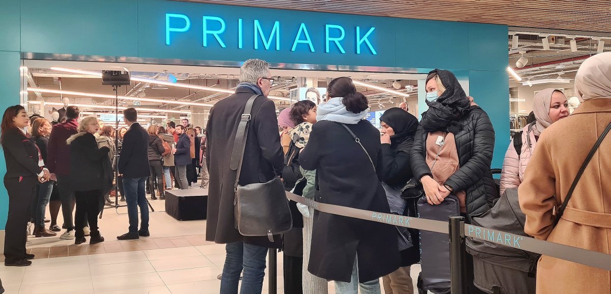 [Photos + vidéo] Rouen. Effervescence pour l'ouverture de Primark : 1 200 clients ont franchi les portes en deux heures