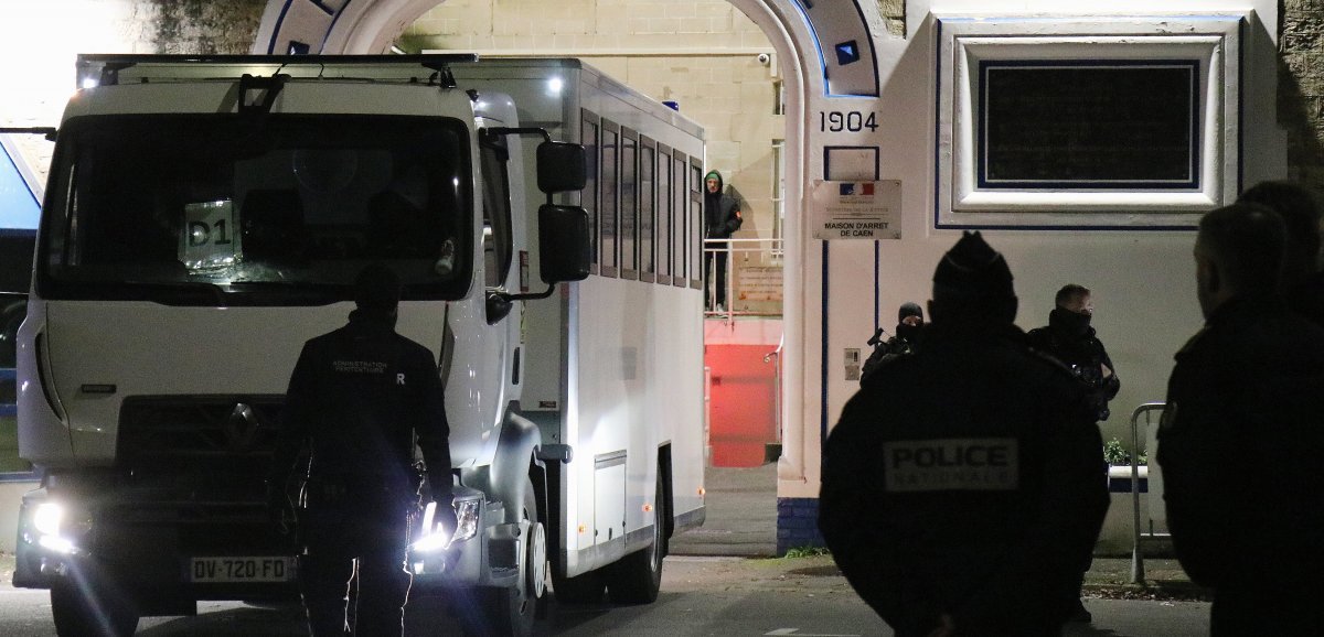 [Photos et vidéo] Caen/Ifs. Des centaines de détenus déplacés vers la nouvelle prison en pleine nuit