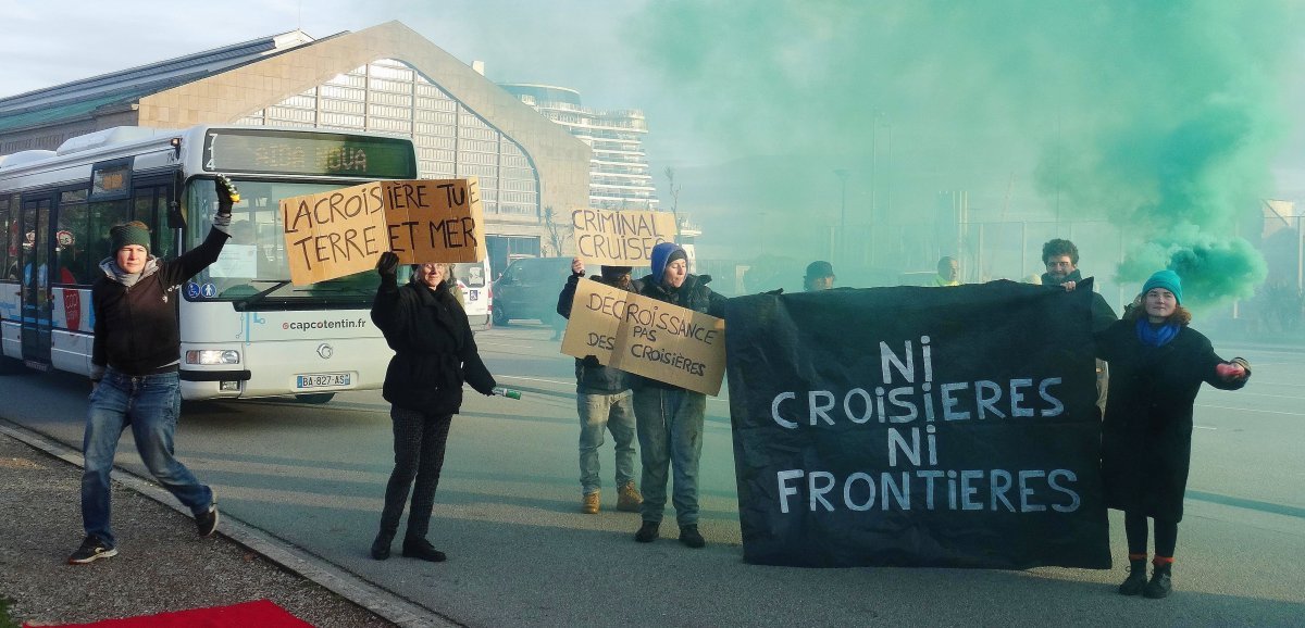 Cherbourg. Des militants écologistes dénoncent la venue d'un paquebot avec 5 700 passagers