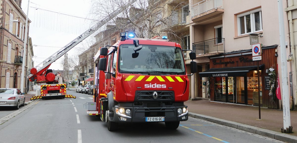Intervention. Les pompiers ont sorti la grande échelle rue du Neufbourg à Saint-Lô