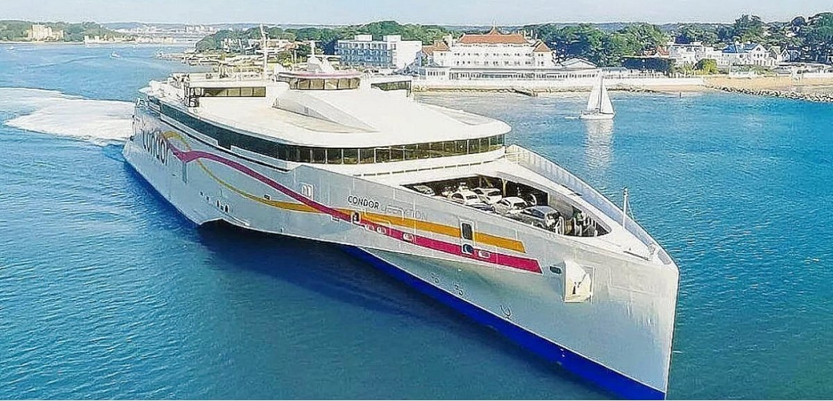 Normandie. Le ferry Condor Libération remorqué après un incident technique