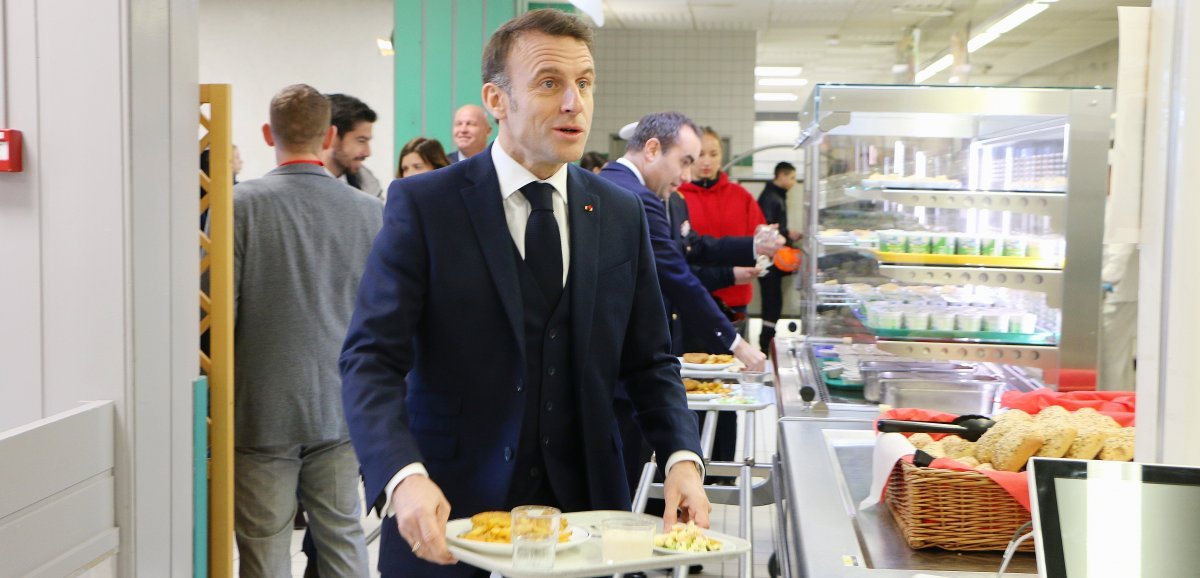 [Photos] Cherbourg. Déjeuner avec des jeunes : cordon-bleu et frites pour Emmanuel Macron !