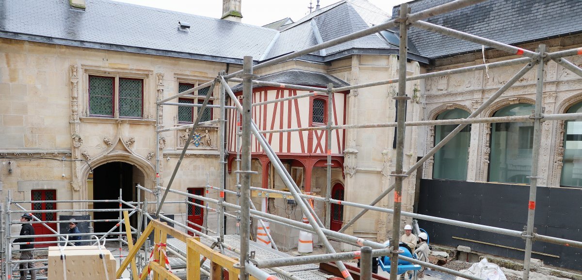 [En images]. La cour de l'hôtel Bourgtheroulde de Rouen en travaux jusqu'à fin avril