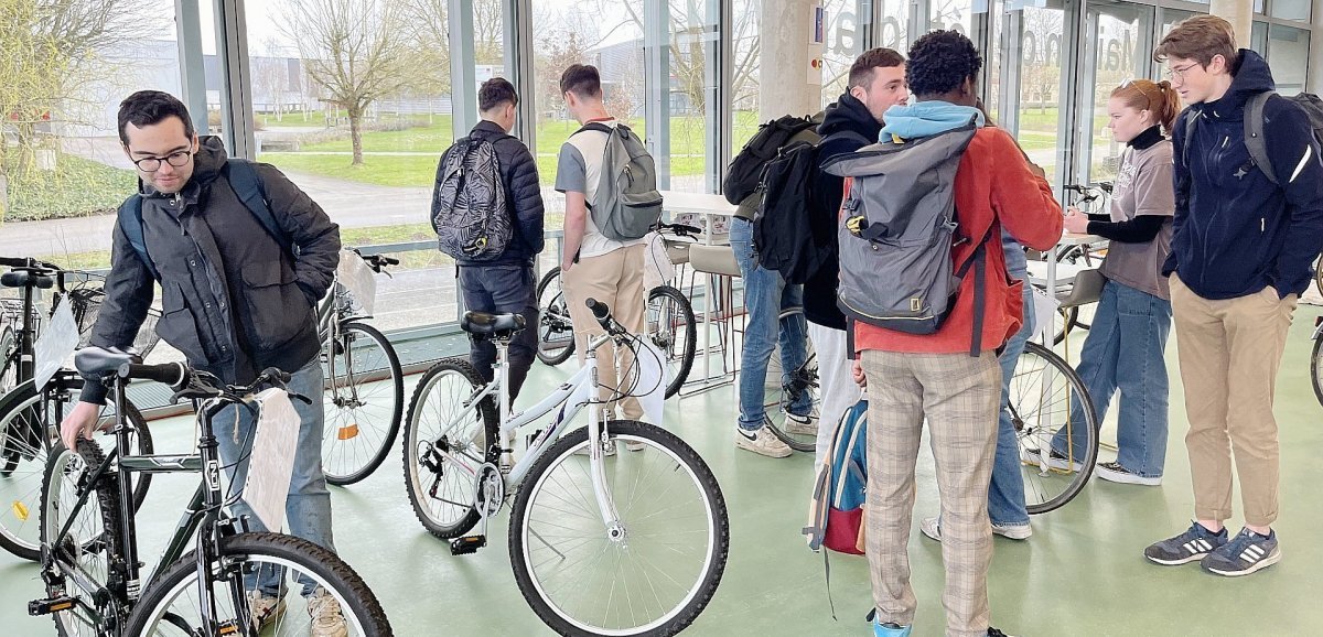 Alençon. "On n'a pas forcément les moyens de s'en acheter un" : une bourse aux vélos à destination des étudiants
