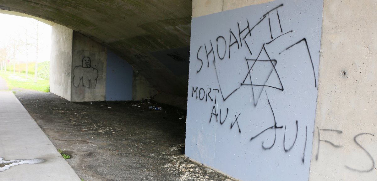 Vire. "Mort aux Juifs" : des tags antisémites découverts par des randonneurs